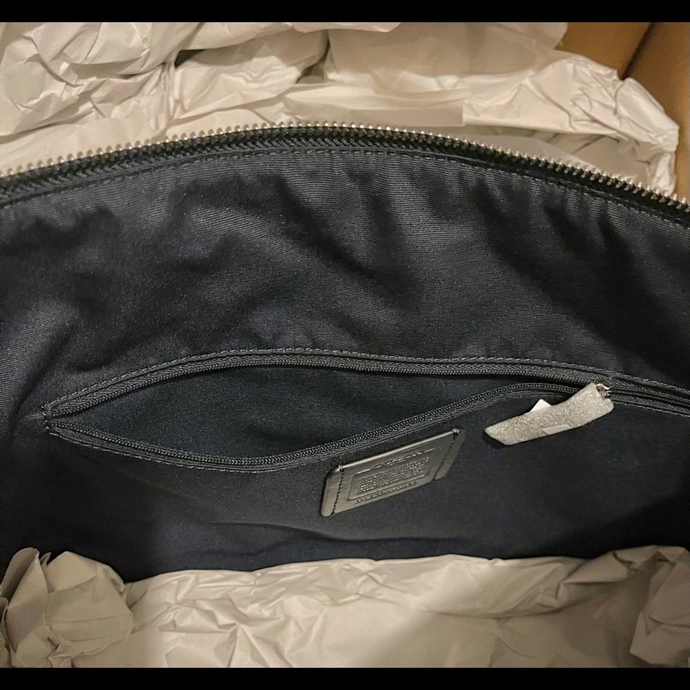 GALLERY TOTE in SIGNATURE LEATHER - Picture 10 of 15